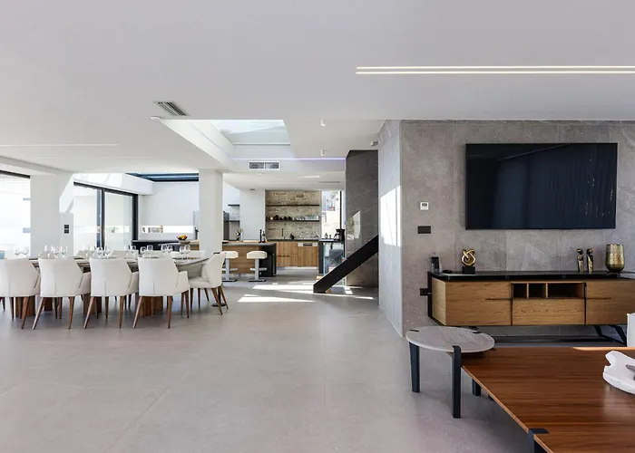 Cavo Dago Вілла